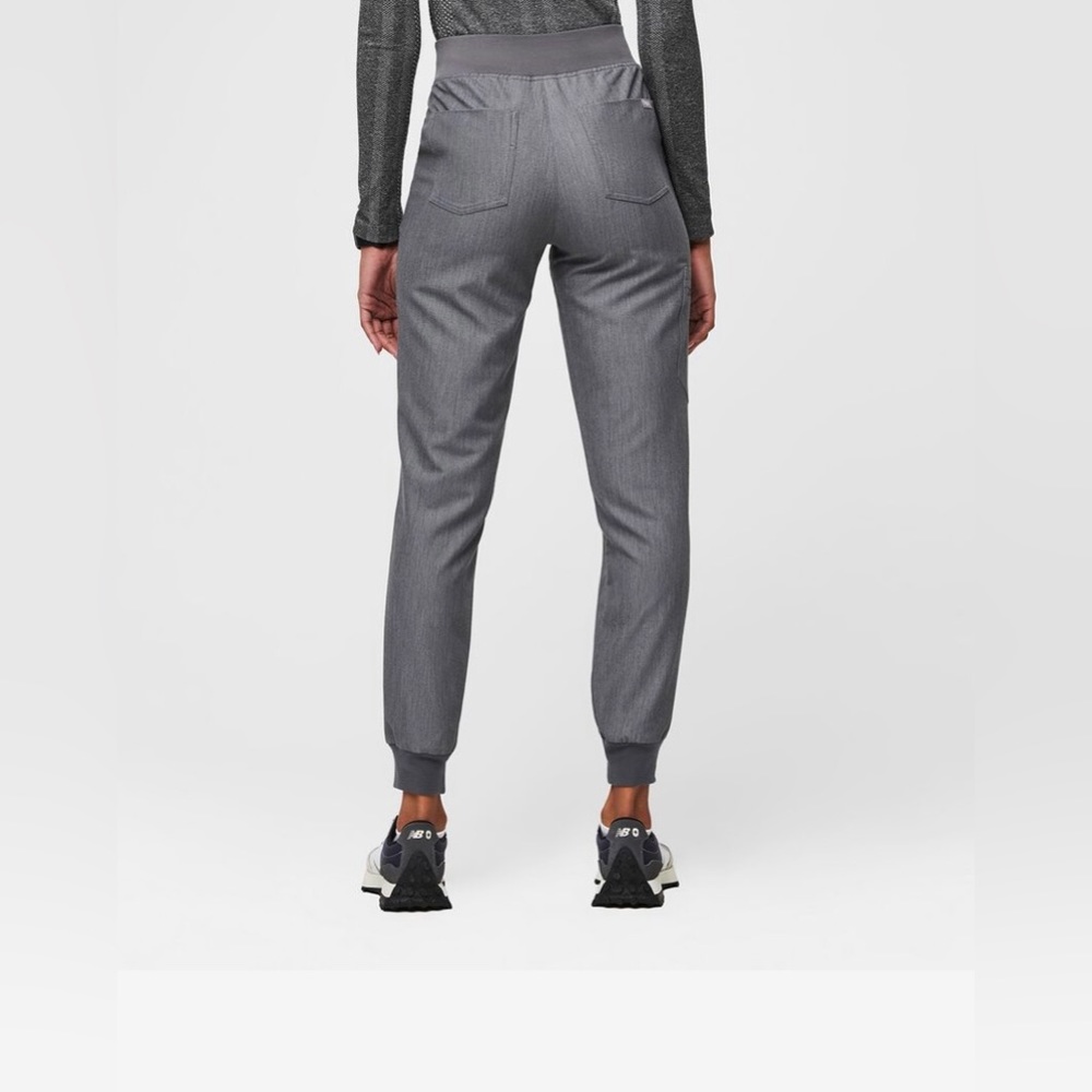 FIGS High Waisted Zamora
Tech Jogger Scrub
Pants Graphite Size XXL/P or 2XL P - Picture 2 of 16